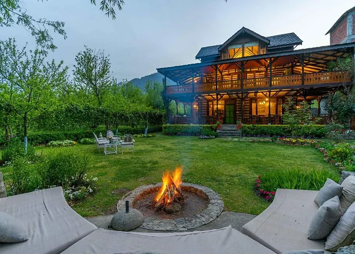 Stayvista At The Kathguni House In Manali With Private Lawn