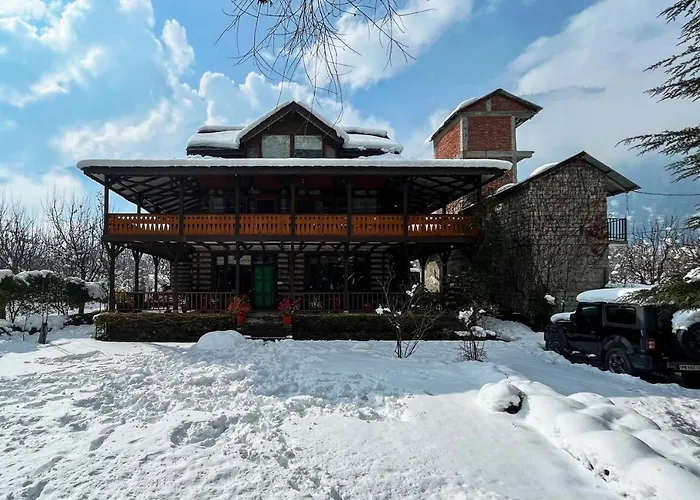 Stayvista At The Kathguni House In Manali With Private Lawn