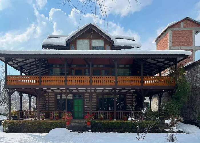 Stayvista At The Kathguni House In Manali With Private Lawn